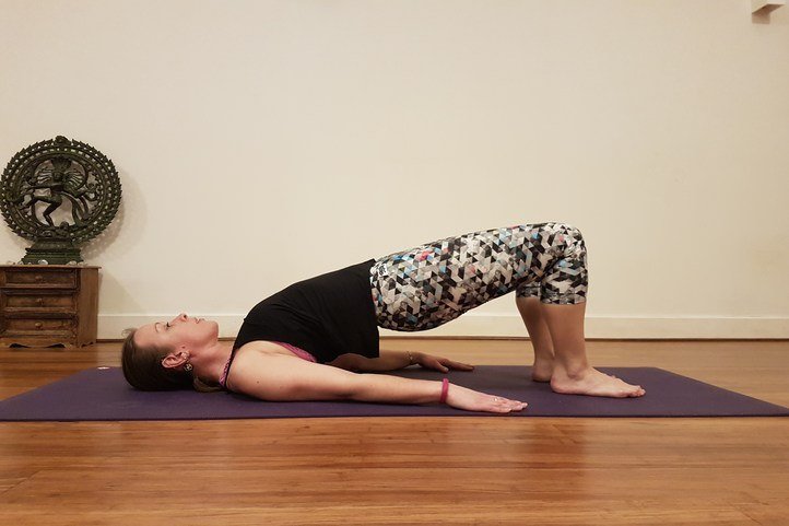 Setubandasana Yoga